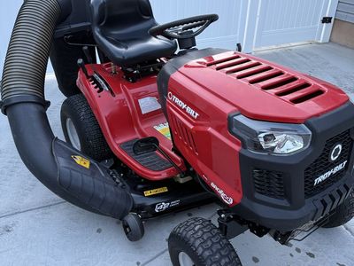 Troy Bilt Bronco 42in deck Riding Mower