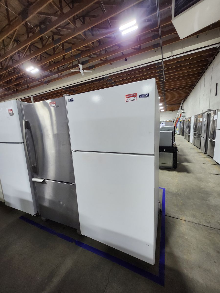 NICE MAYTAG WHITE TOP AND BOTTOM FRIDGE! W-WARRANTY