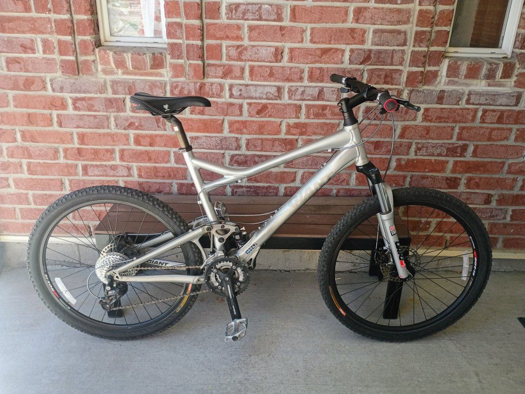 Giant Trance 3 with 20" large 26"wheels full suspension  mountain bike in great cond. Asking $200