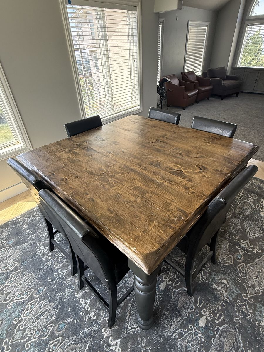 Dining room table with 6 chairs