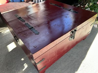 Cool Retro Looking Trunk Like Wood Coffee Table With Storage 36x36x18