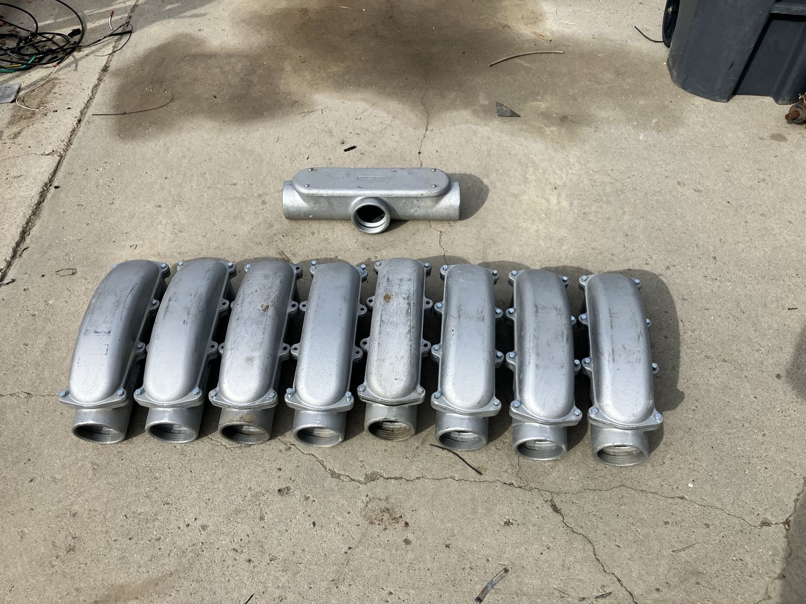 Lot of 9 Used Electrical Conduit Bodies - 8x 90 Degree Elbows & 1x T-Shaped Fitting
