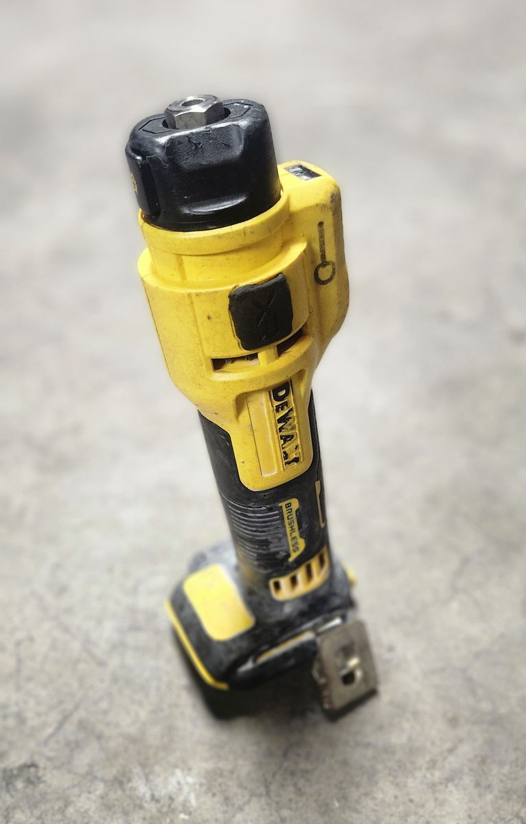 DEWALT DCE555 20V MAX XR Brushless Cordless Drywall Cut-Out Tool (Bare Tool)