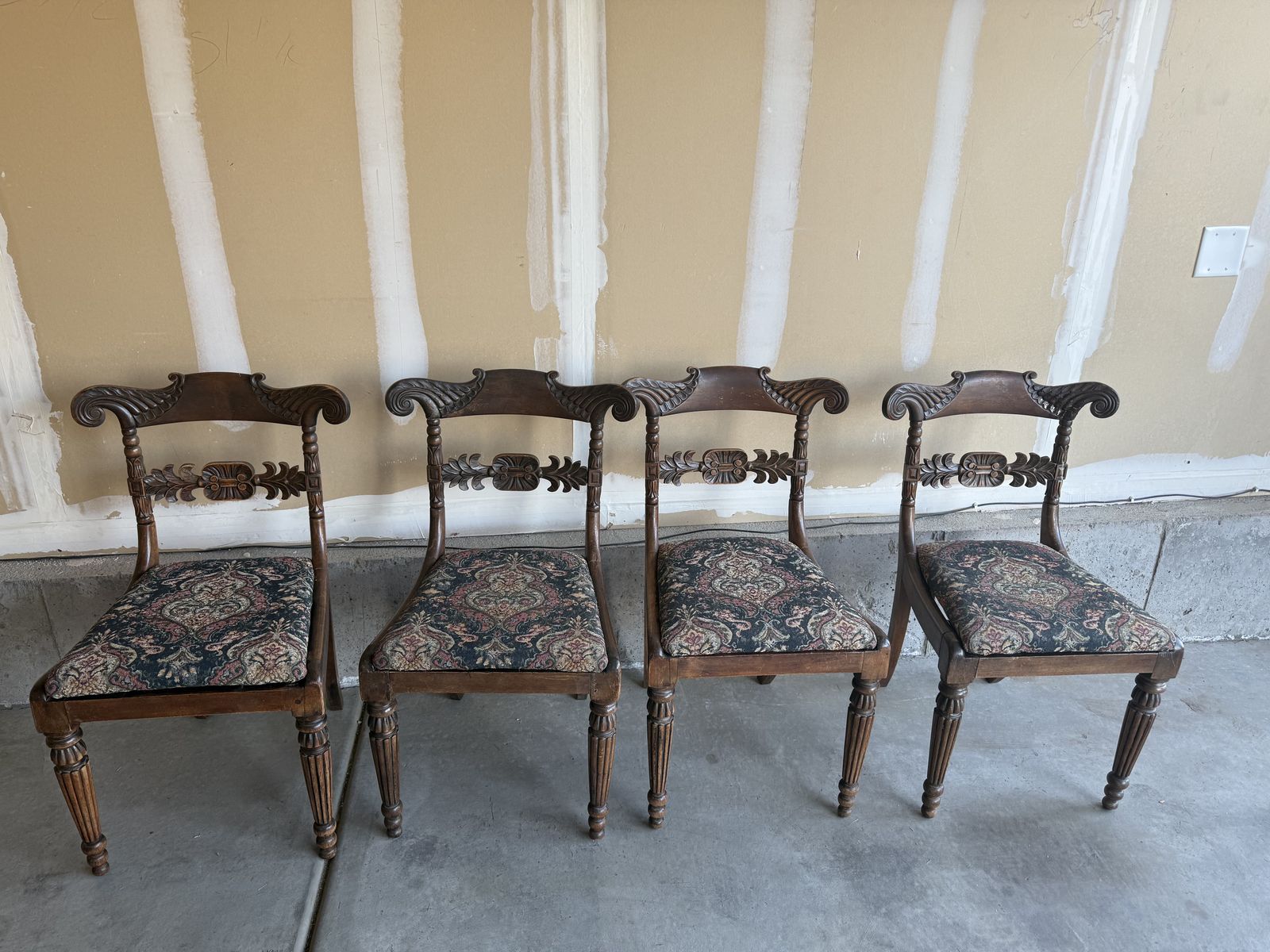 Antique Kitchen Table Chairs (4)