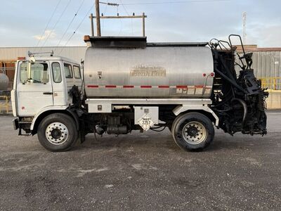 1999 Mack Oil Distributor/ Bearcat 501