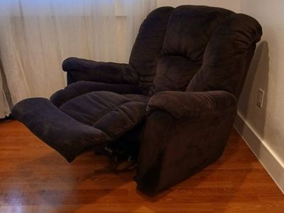 Comfortable BIG BOY Brown Recliner Chair - Plush Upholstery, Excellent Condition