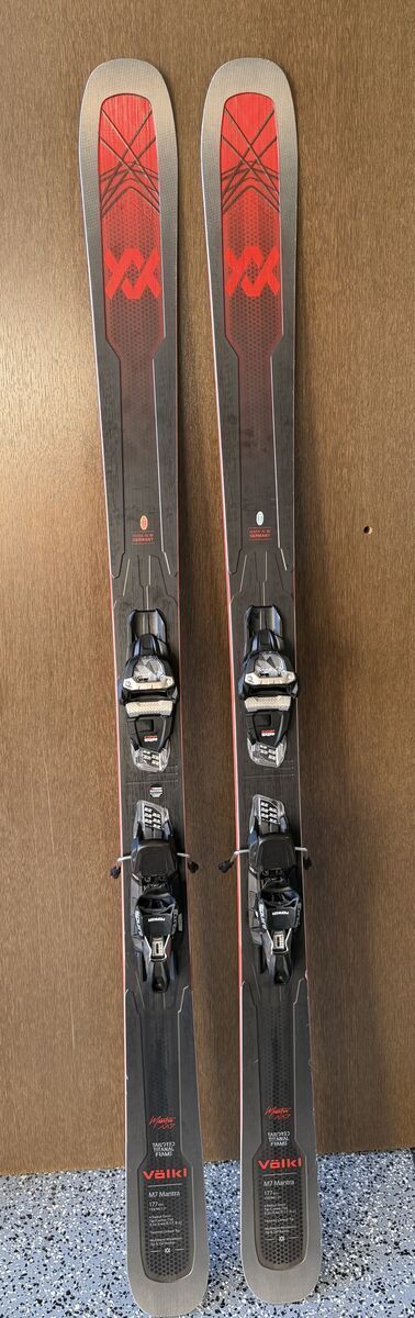 Völkl Mantra M7 Downhill skies 2025 177cm + bindings used once.