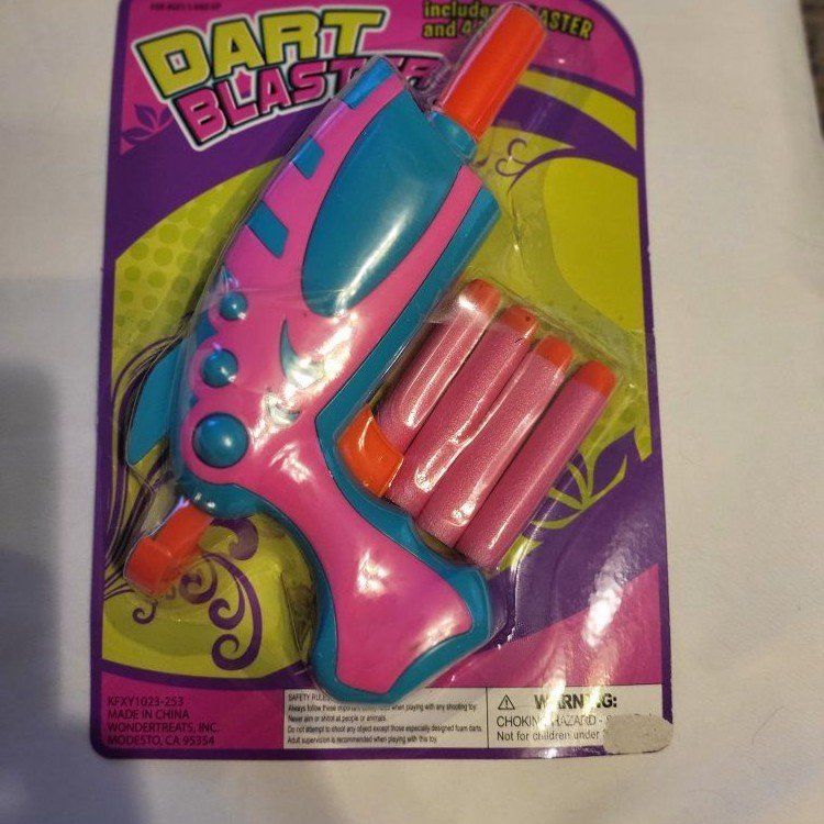 Wondertreats Dart Blast Toy Blaster with 4 Foam Darts - New in Package