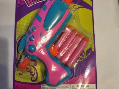 Wondertreats Dart Blast Toy Blaster with 4 Foam Darts - New in Package