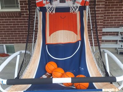 Hall of Games Hoops indoor basketball