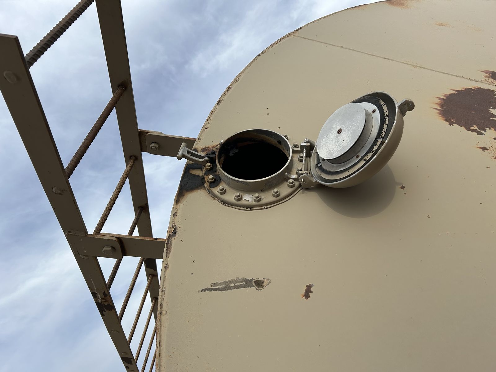 Main image 10