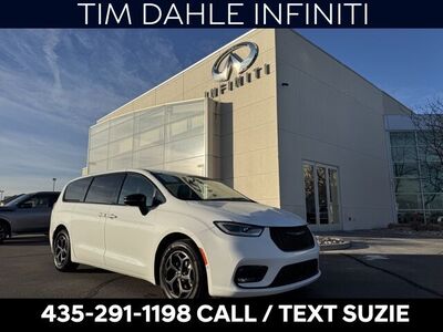 2024 Chrysler Pacifica Plug-In Hybrid S Appearance