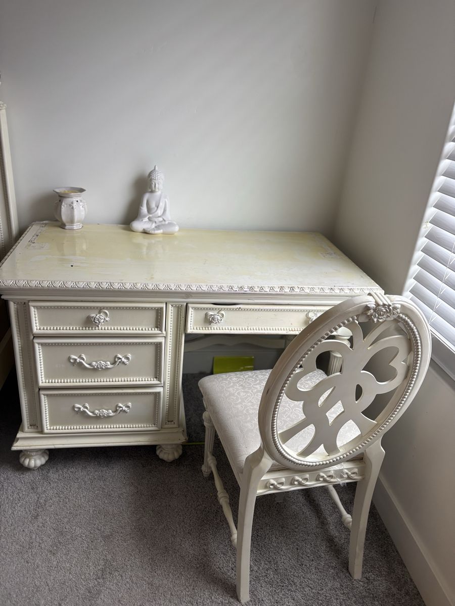 Disney Princess desk & chair
