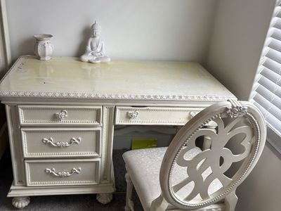 Disney Princess desk & chair