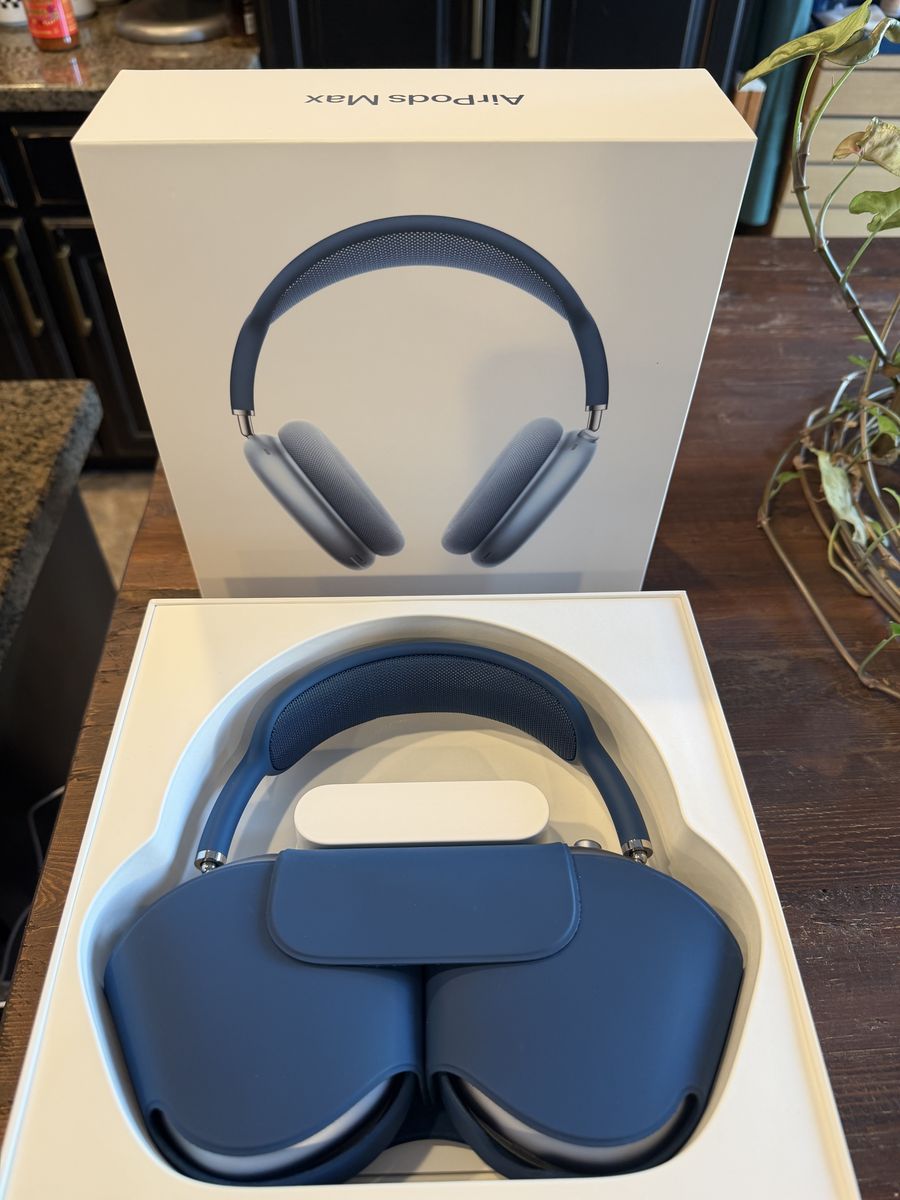 Apple AirPods Max-Blue-Excellent Condition w/case