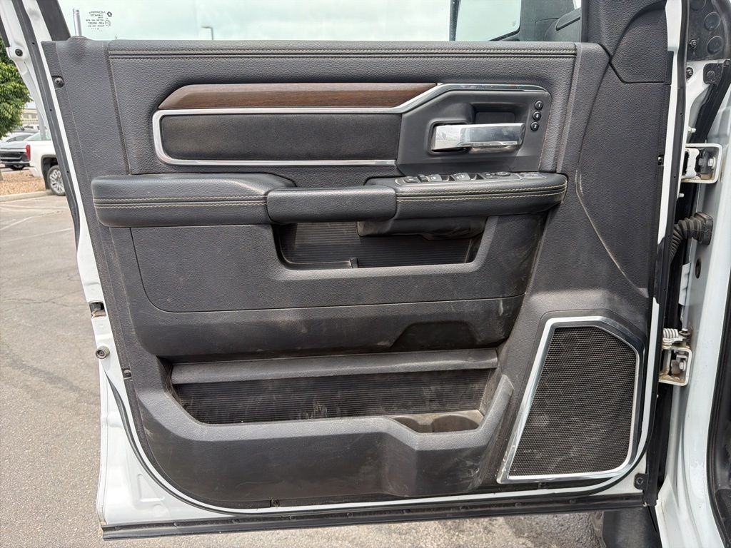 Main image 12