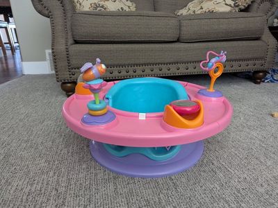 Bumbo seat with attached play and feed tray