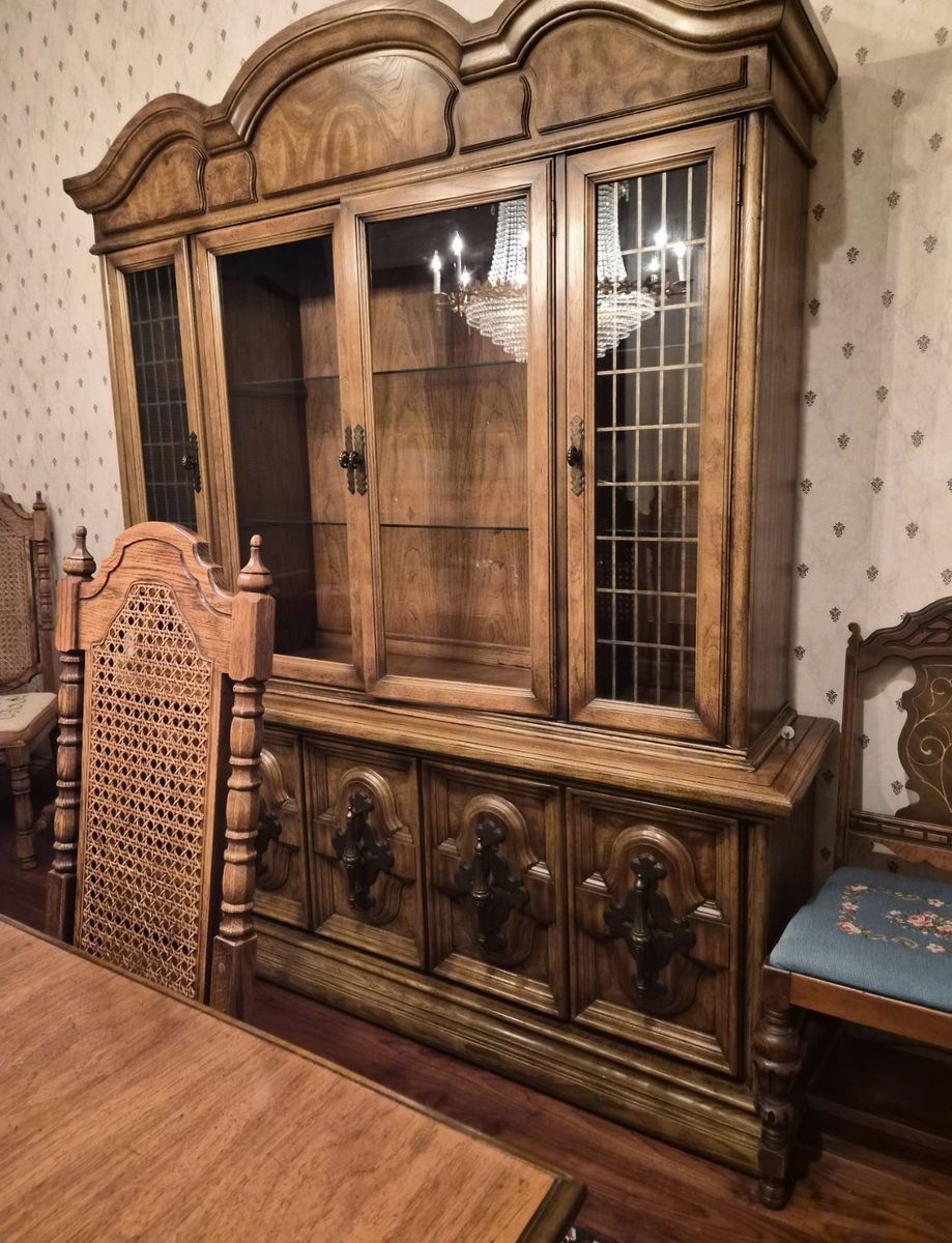 Beautiful solid wood Hutch