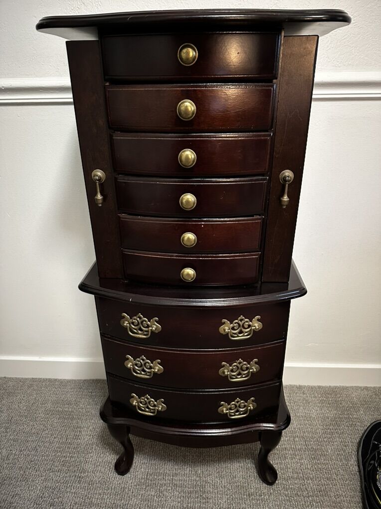 Armoire / Jewelry Box