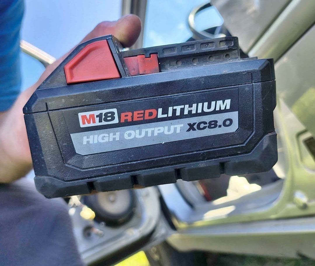 Milwaukee M18 LITHIUM BATTERY with charger