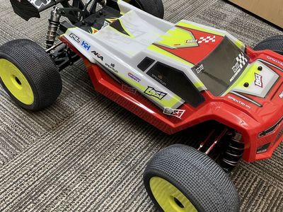 Losi 1/8 8ight-XTE RC Truggy