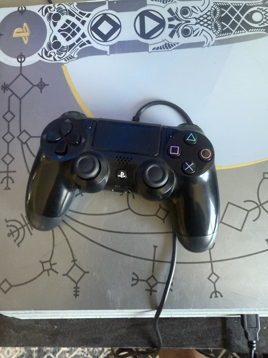 Main image 3