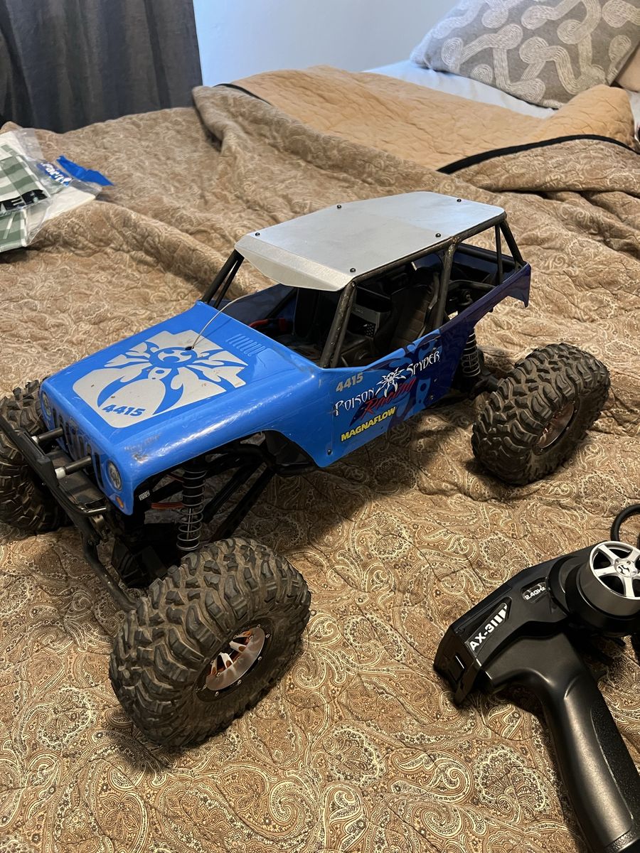 Axial Wraith 1/10 Poison Spyder Edition RC Rock Crawler RTR with Remote