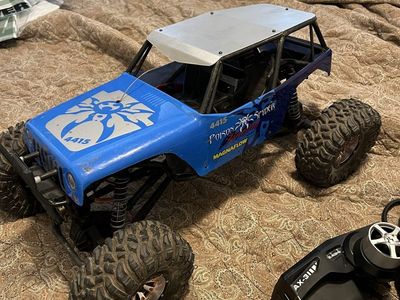 Axial Wraith 1/10 Poison Spyder Edition RC Rock Crawler RTR with Remote