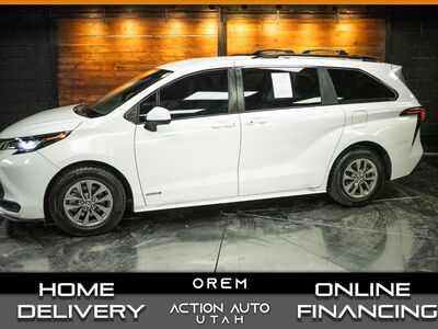 2021 TOYOTA SIENNA LE 8-Passenger