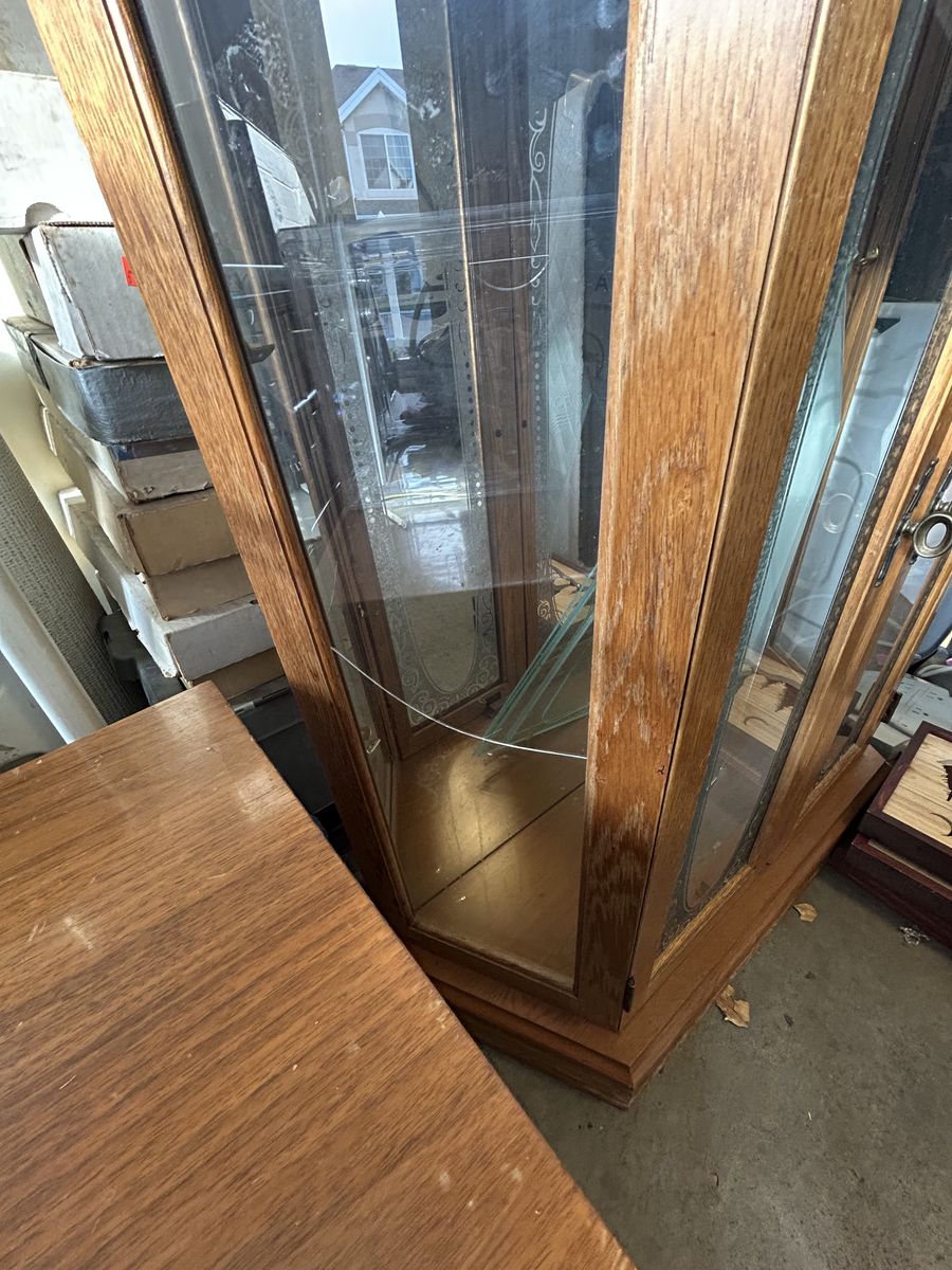 Free China Hutch/curio Cabinet