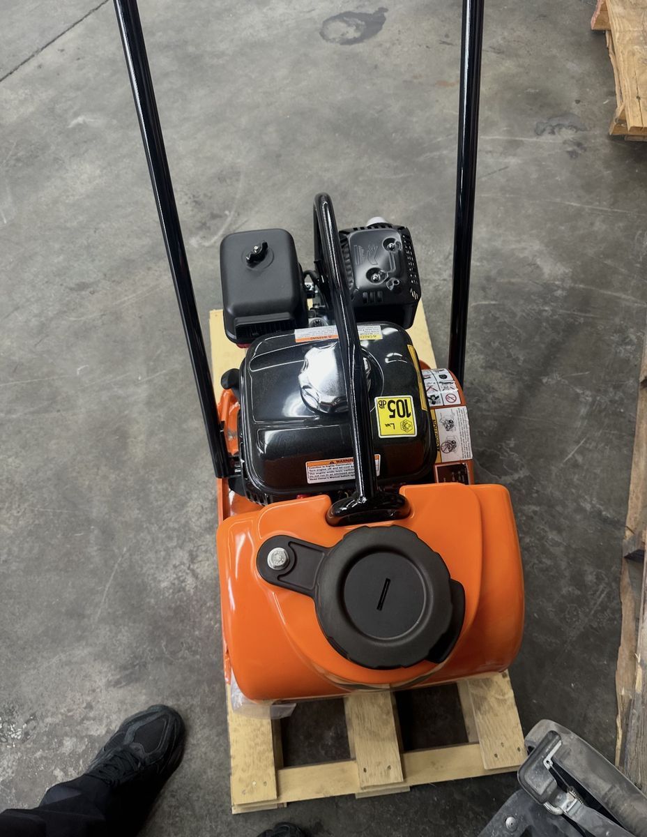Multiquip Mikasa MVC60VTHW Plate Compactor 14-inch Honda Engine