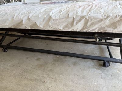 *Twin Size* Metal Pop-up Trundle Bed