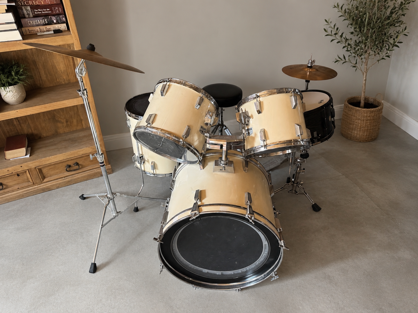 Tama Imperialstar 6-Piece Drum Kit with Sabian Cymbals & Hardware (Cream/Black)