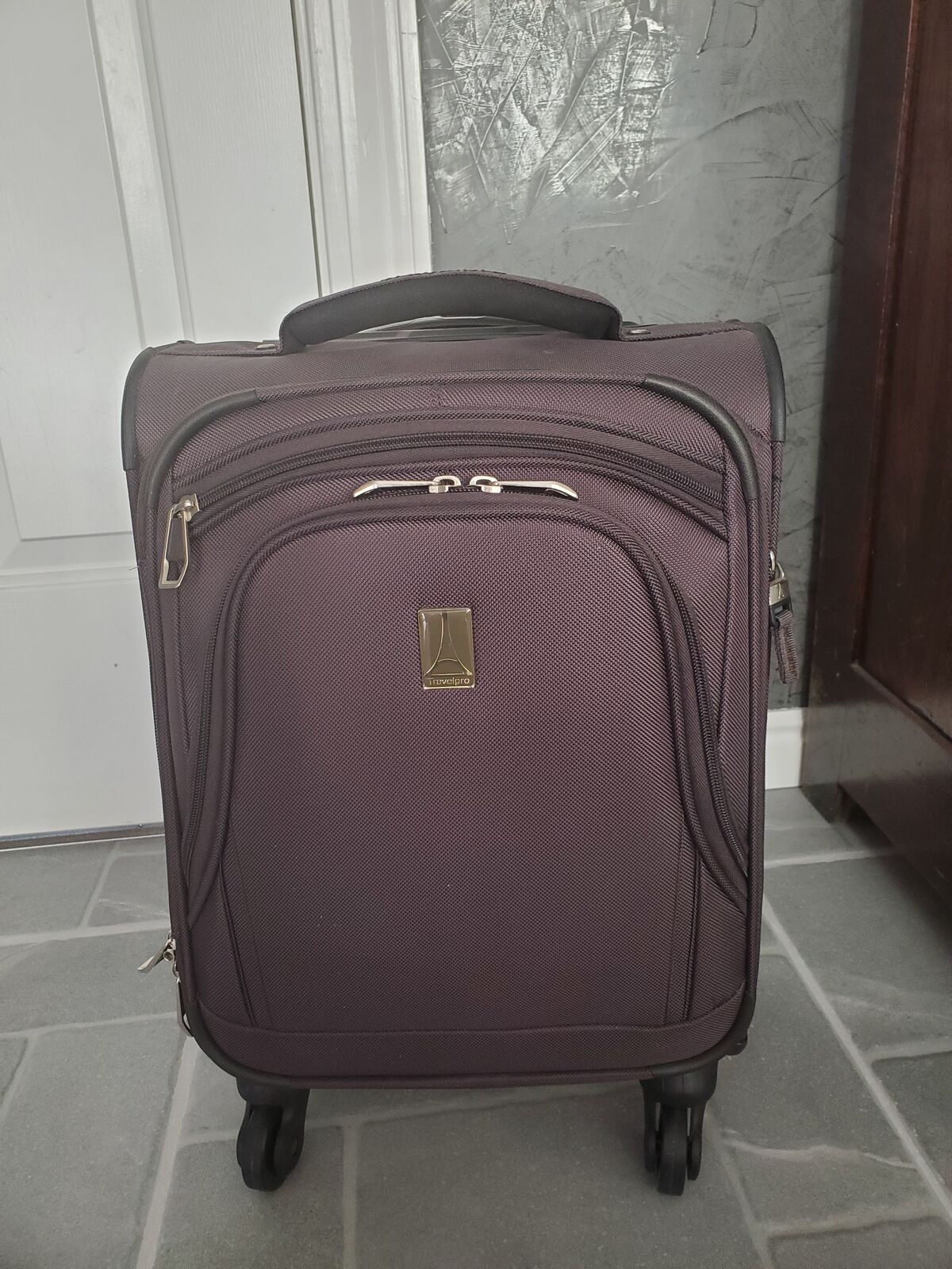 Luggage Carry On 4 Spinner Wheels Tote. Travel Pro Platinum Elite.