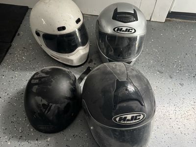Motorcycle helmets including Simpson