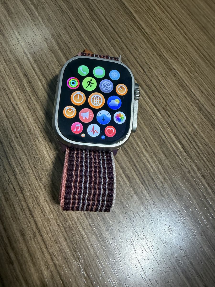 Apple Watch Ultra 2 Smartwatch 64 GB -Titanium