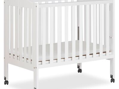 Baby Crib, Dream On Me 2-in-1 Folding Portable Compact Mini in White, GreenGuard Gold & JPMA