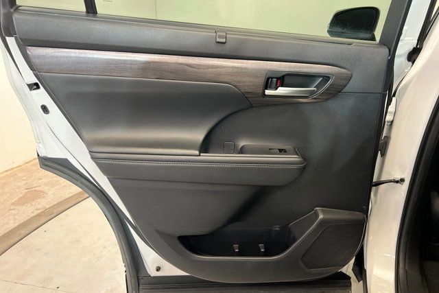 Main image 19