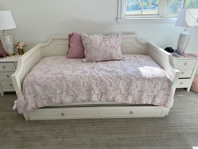 Pottery Barn Kids Ava Regency Daybed with Trundle – Excellent Condition