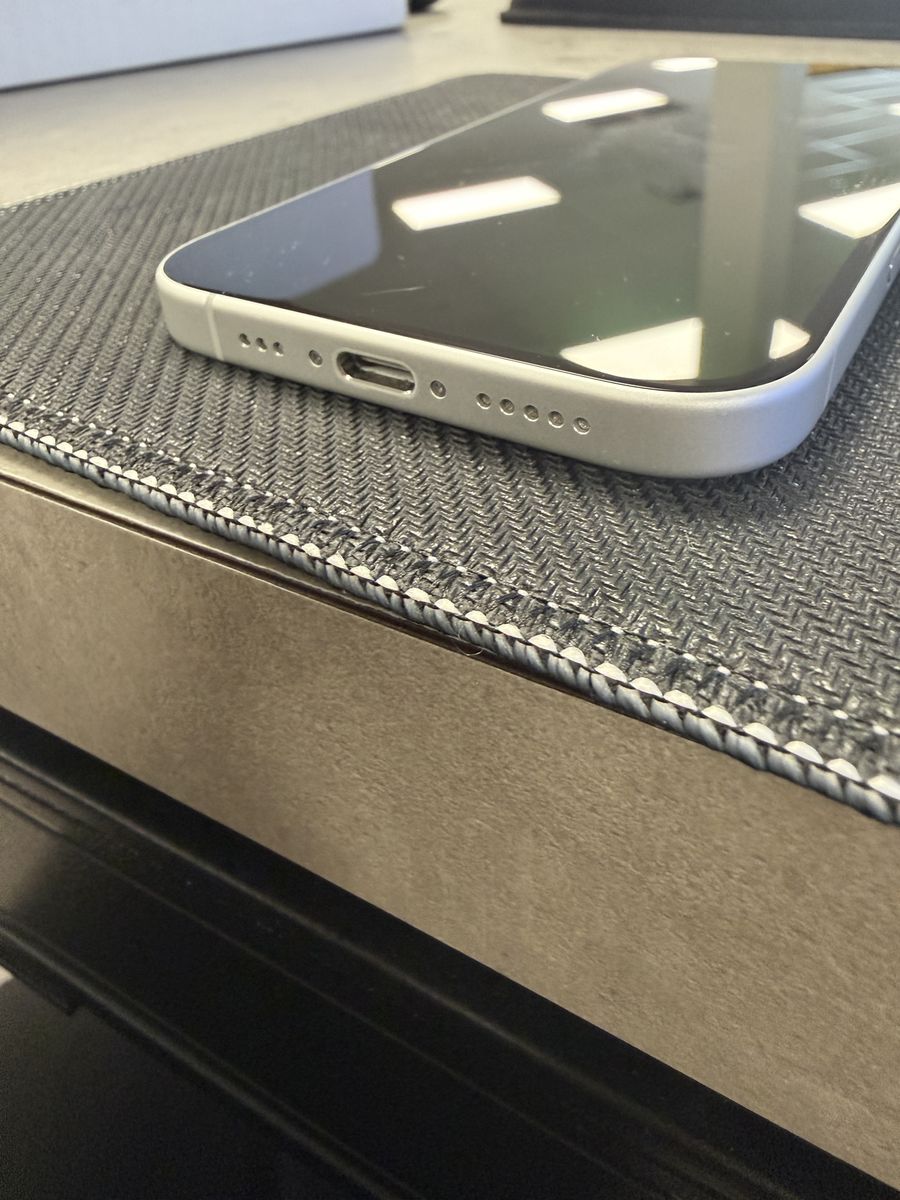Unlocked White iPhone 16 256 GB
