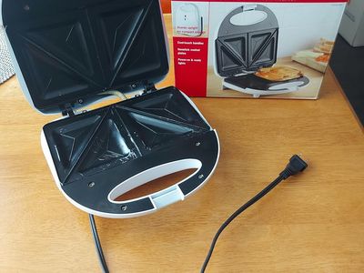 Chefmate 2-Slice Sandwich Maker – Good Condition