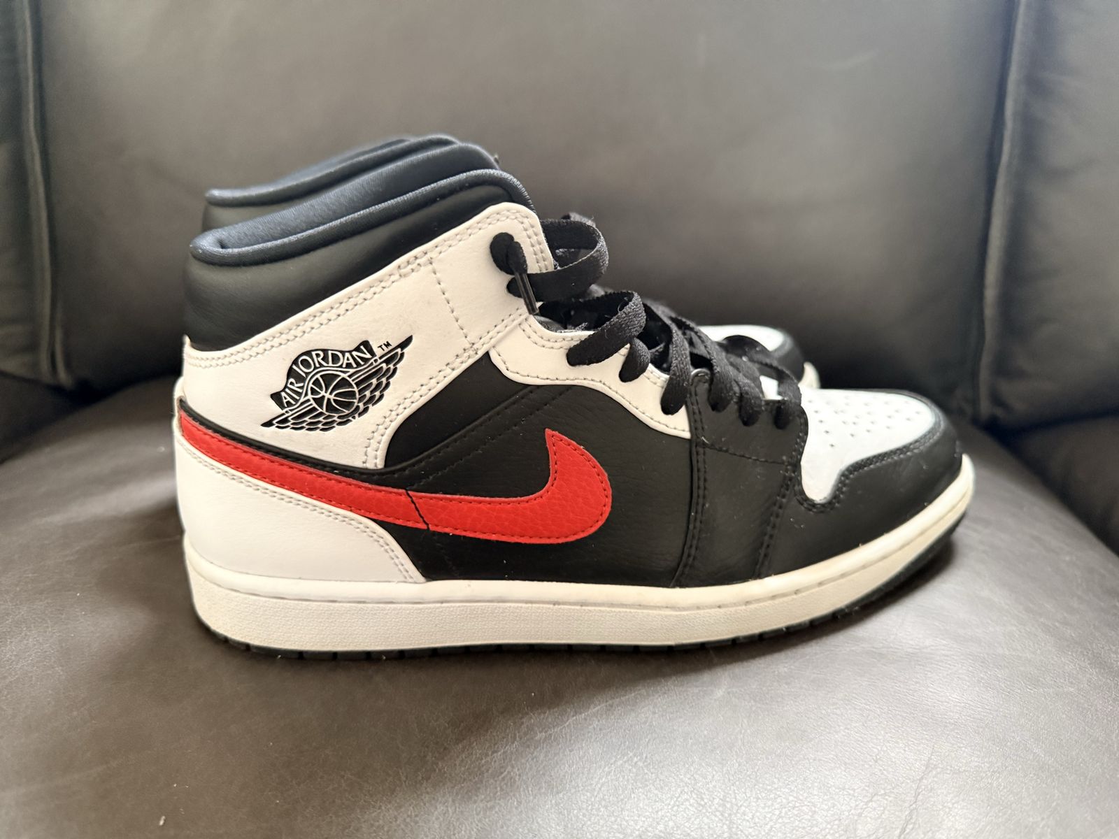Air Jordan 1 Mid - Like New (M 9.5)