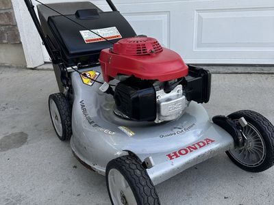 Honda Self-Propelled Lawn Mower (HRR216)