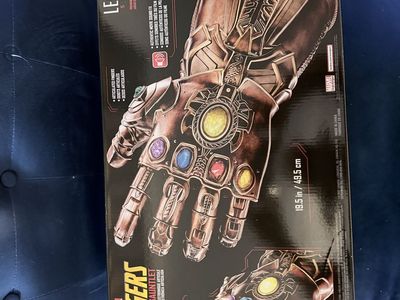 Marvel Legends Series Avengers Infinity Gauntlet Articulated Electronic Fist (New in Box)
