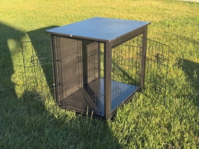 DWANTON Wooden Dog Crate / End Table Like New