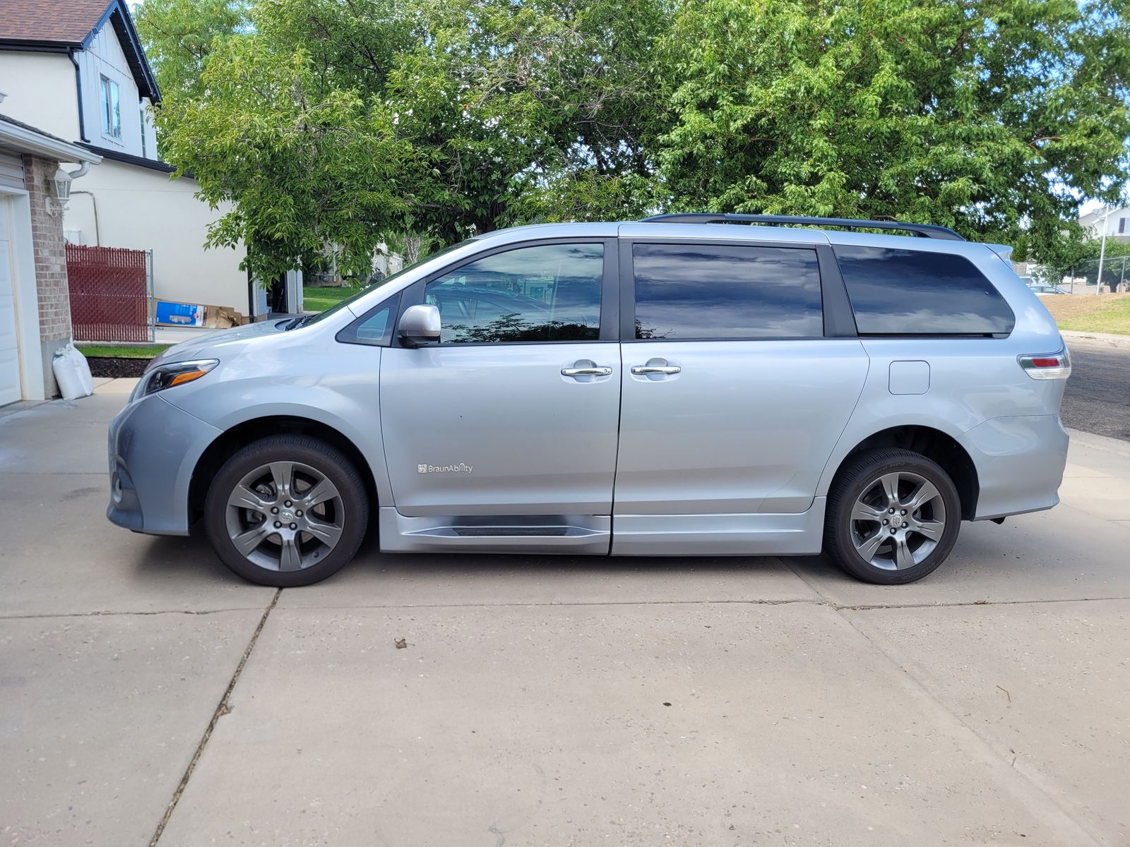 2015 Toyota Sienna SE 8-Passenger