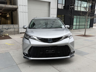 2022 Toyota Sienna LE 8-Passenger