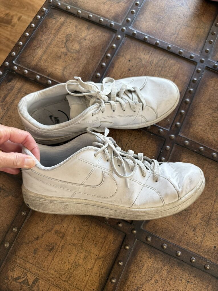 Nike men’s shoes white size 9