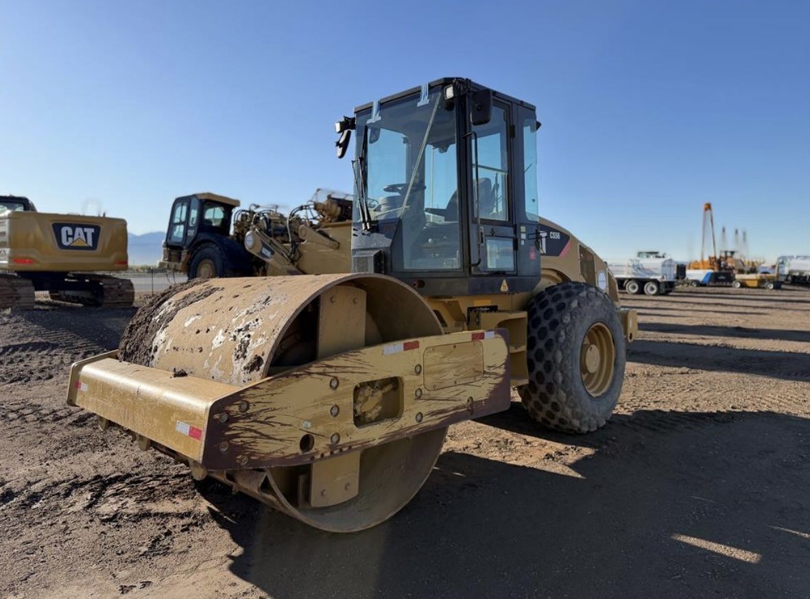 CAT CS56 Smooth Drum Roller