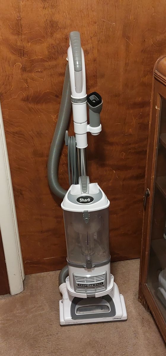 Shark Navigator Lift Away Vacuum Cleaner White 